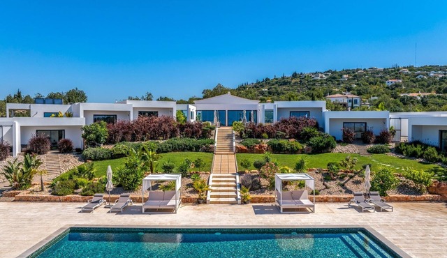 Casa Montinho - Nine Bedroom Villa, Sleeps 18
