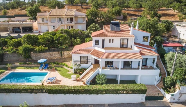 Casa Moura, A/C, wi-fi, private pool, barbecue