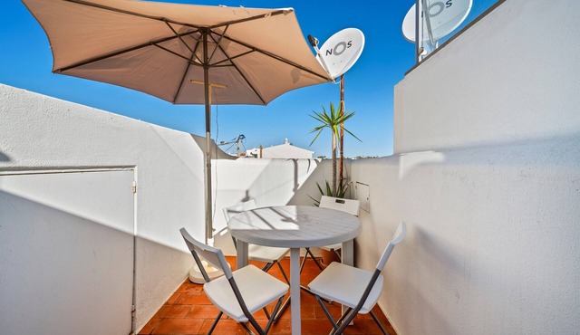 Casa Tété in Benagil – Authentic Algarve Charm Steps from the Beach