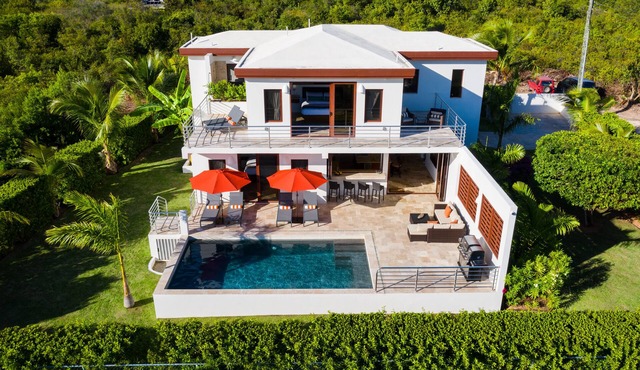 Château Genesis : Cozy Caribbean Retreat in West End