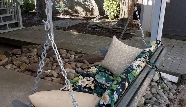 Charming Beach block getaway! Leave your sheets, towels at home! You're on VACA! in Brigantine