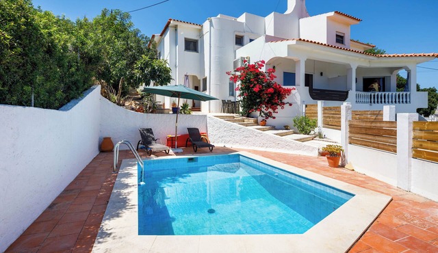 Charming Carvoeiro villa with private pool, sea view and walk to the beach.