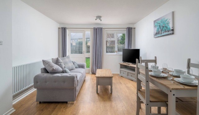 Charming Crawley Getaway 1br Near Gatwick Airport in Crawley