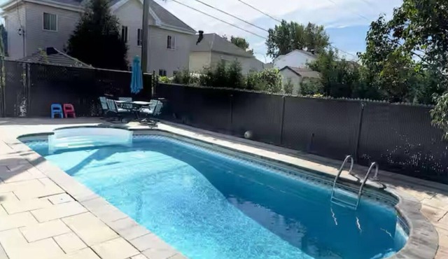 Chic Spacious Basement Pool WellServed No Kitchen in Laval