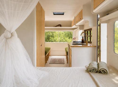 Chic vintage caravan retreat, just 25 mins to the beach