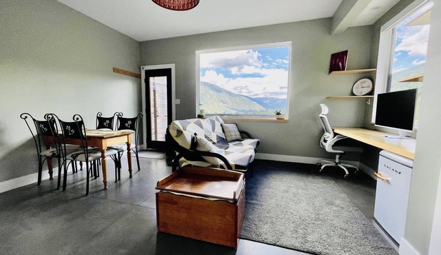 Comfortable lodging close to Whitewater & town in Nelson