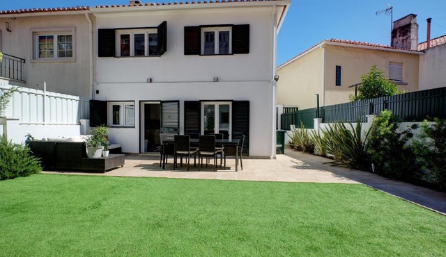 Comfortable Town House in Quiet Area by LovelyStay