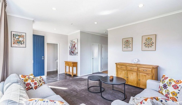 Comfy 4BR Home w/Mt. Wellington View Zodiak Stays in Auckland