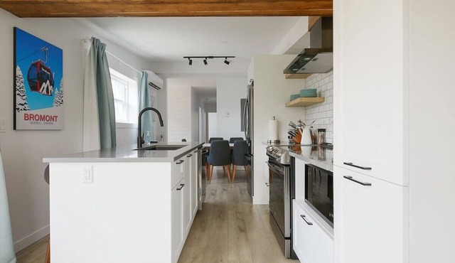 condo 3 chambres avec foyer,837 shefford suite 200 in Bromont