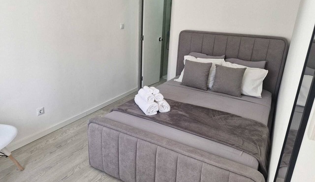 Cosy 1 bed studio, 5 minutes from golf