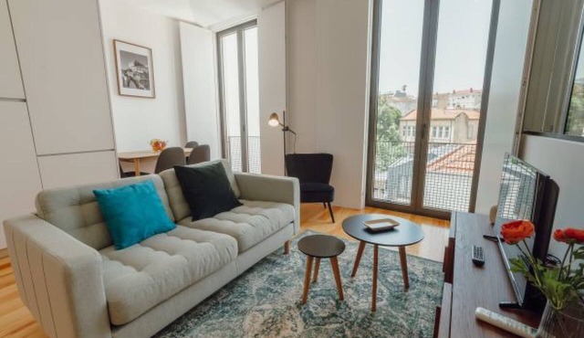 COURTYARD OPORTO DESIGN APARTMENT G by Interhome