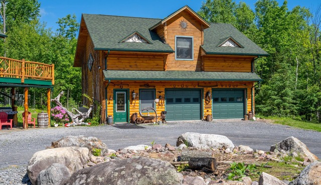 Cozy Adirondack Ski Cabin in Jay