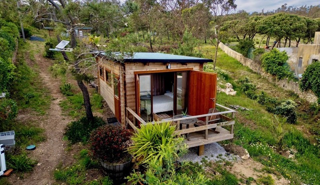 Cozy Cabin in Azoia, between Sintra mountains and Atlantic ocean