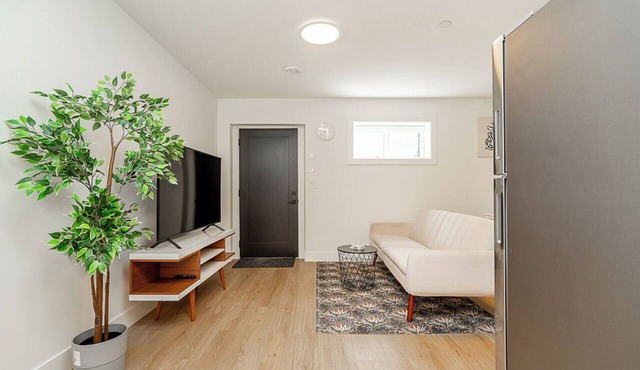Cozy & Spacious 2BR Guest Suite, Near Vancouver in Langley Township