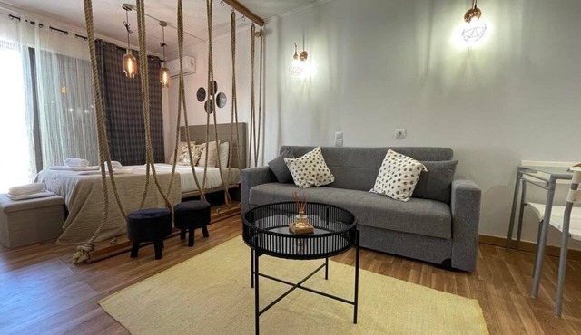 Cozy & Stylish 900M from the beach 🏖
