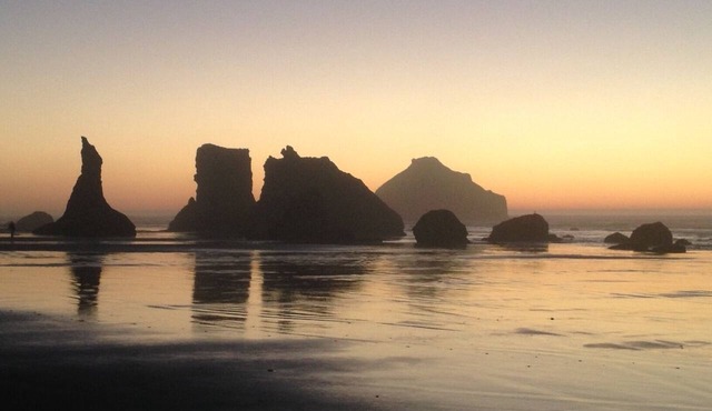 Cypress Row Vacation Suite in Beautiful Bandon, Oregon in Bandon