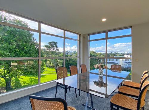 Designer 6BR Home Backyard Direct Park Access in Auckland