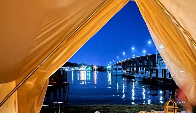 Dock, Dine, & Unwind: The Ultimate Waterfront Glamp Spot in Edgewater