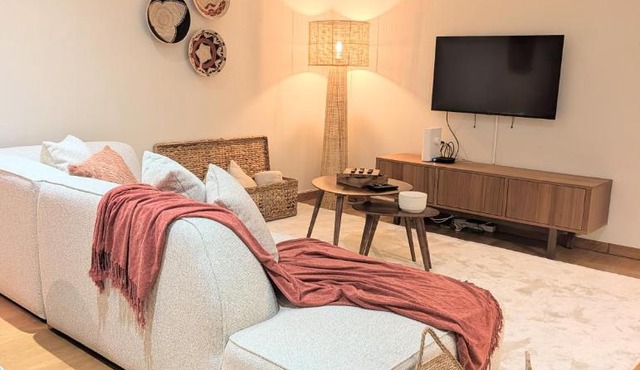 Elegant Metro Apartment Free Parking in Porto