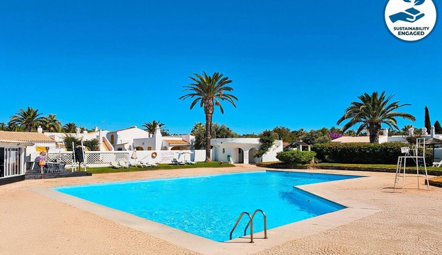 Elegant townhouse with pool in Vilamoura