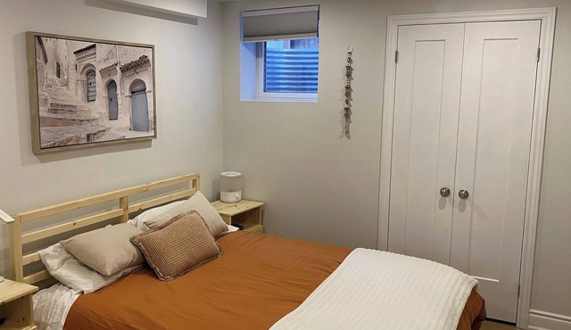Executive 1250sqft Legal Suite - Modern, Furnished & Private in Meadowlands in Hamilton