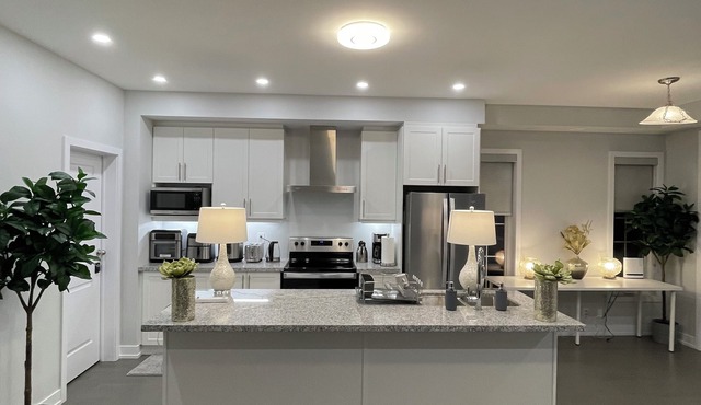 Experience Unforgettable Luxury Markham Townhouse Exquisite 6-Bedroom Getaway in Markham