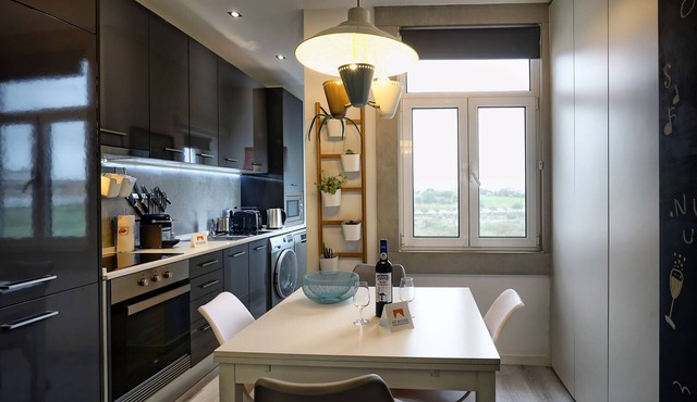 Expo Oriente 2 Bedrooms by GT House