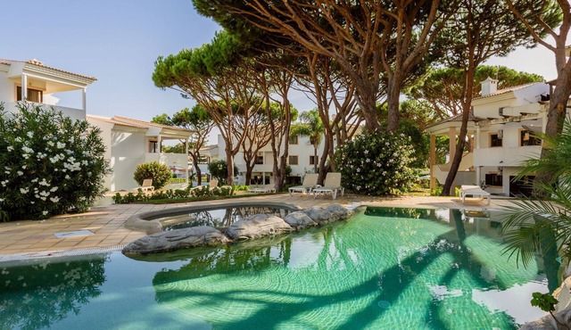 Falésia Modern Flat W/Balcony & Pool by LovelyStay