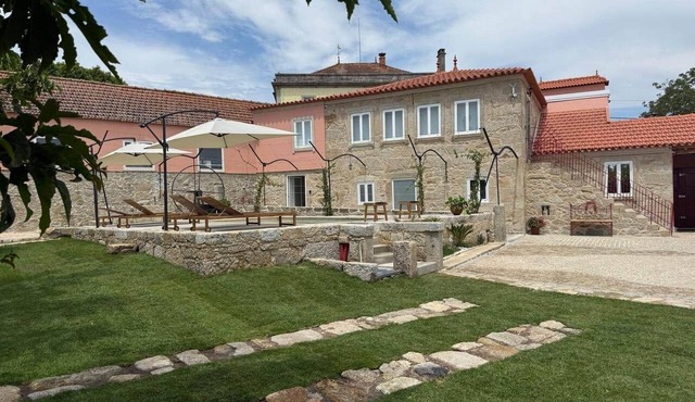 Family-friendly apartment with a pool on Caminho Santiago (D)
