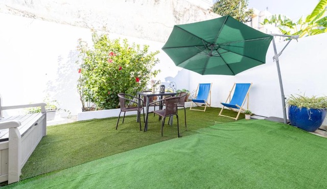 Family House in Lisbon with Pool, Garden & BBQ