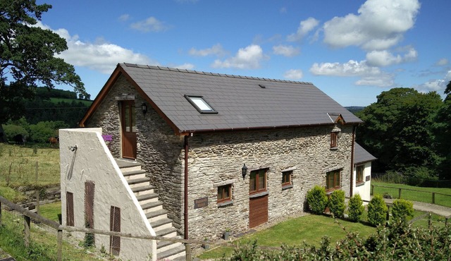 Fantastic couples escape to the country. Close to the coast in peaceful location in Boncath