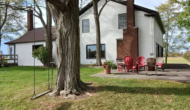 Farmhouse PEC - Cozy Prince Edward County Retreat in Prince Edward
