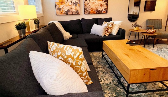 Fields & Fences Suite – Cozy Rural Stay in Historic Fort Langley in Langley Township