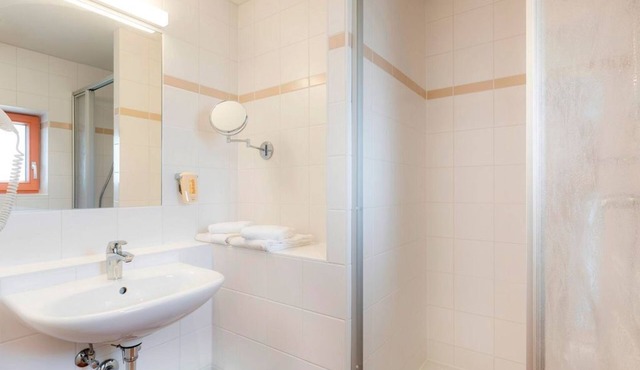 Five-bed room - JUFA Hotel Stubenbergsee in Buchberg bei Herberstein