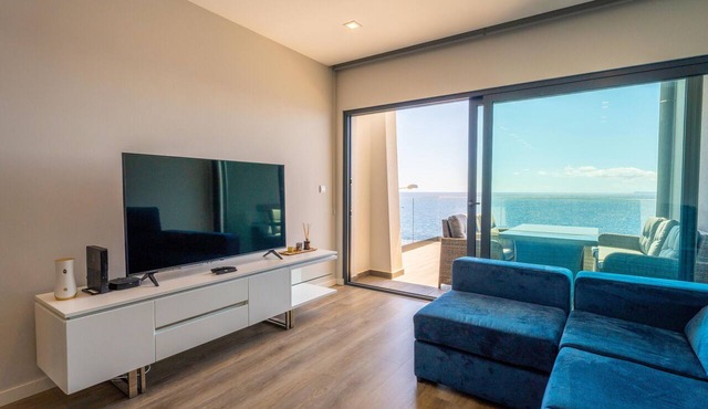 FLH Amazing Ocean View with Balcony