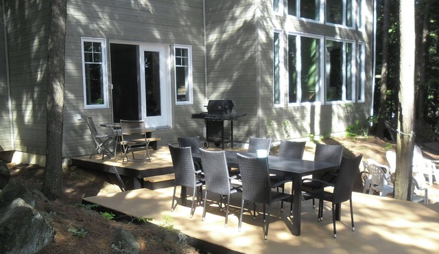 Fully equipped waterfront cottage with private beach and dock. in Montpellier
