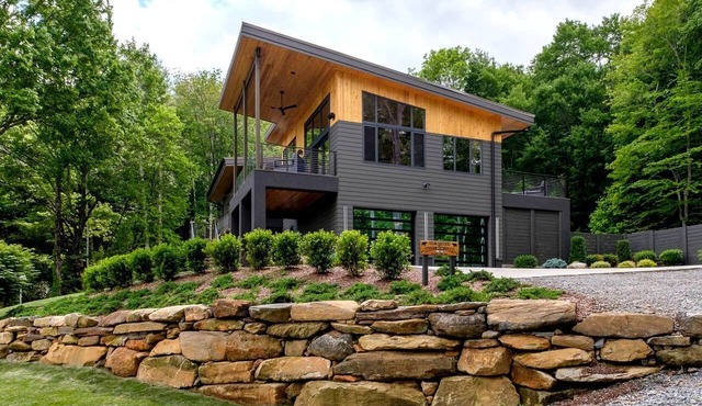 Gorgeous Secluded Vacation Rental in Transylvania County, North Carolina in Transylvania County