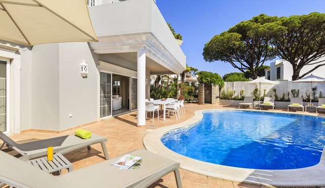 Great villa with Pool + Games Room + Sky Sports Channels !
