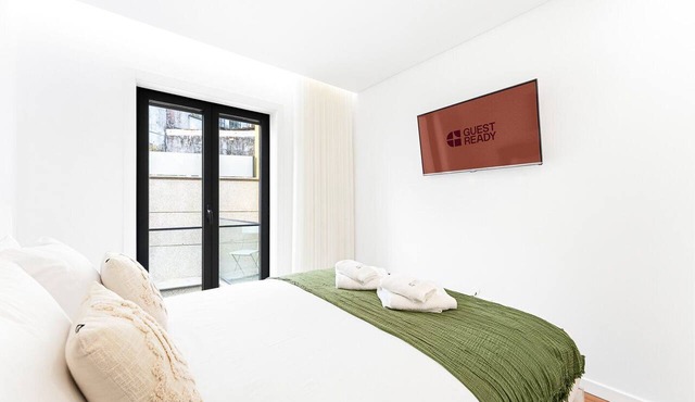 GuestReady - Blossom Mosaic Sunflower Apartment