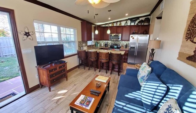Hawaiian Cottage-Constant Heated Pool,East of A1A! in Cocoa Beach