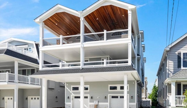 Heated Pool, Elevator, Laricks Exclusive! in Sea Isle City