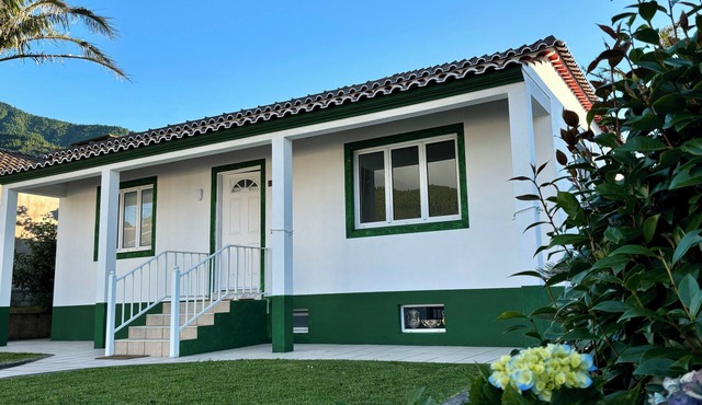 Hidden paradise between the sea and the mountains. Casa Cidalisa is ideal for 4