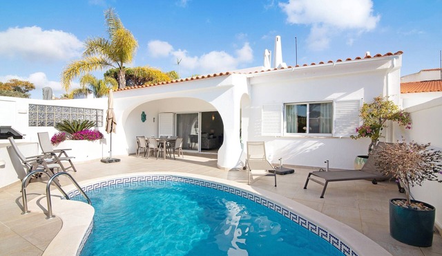 Holiday Home 'Nicola' with Private Pool, Wi-Fi and Air Conditioning
