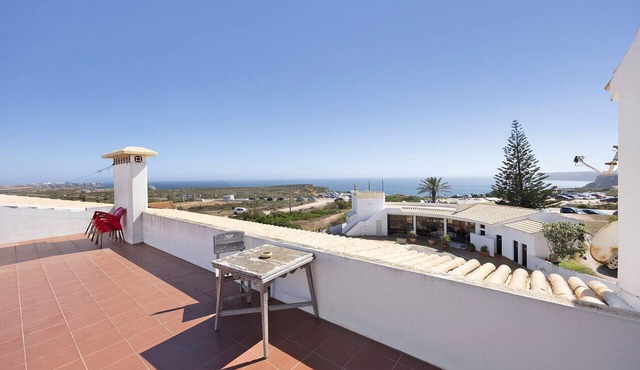 Holiday Home 'Surf Spot' with Mountain View, Shared Terrace and Balcony