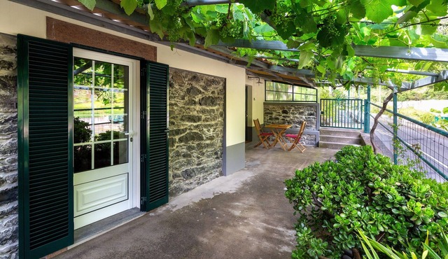 Holiday Home 'Villa Rústica-Casa da Lurdes' with Mountain View, Wi-Fi, Balcony and Terrace