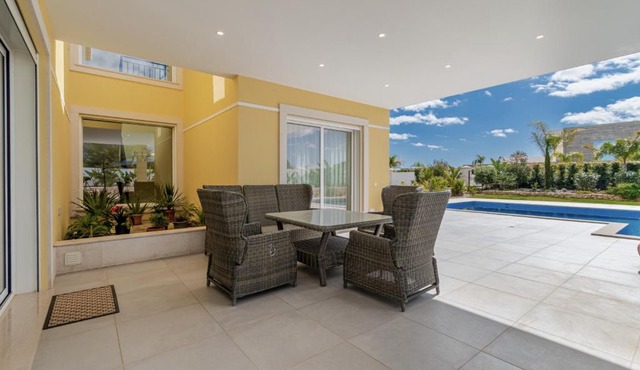 Holiday House Beach Porto Mós by Villas Key