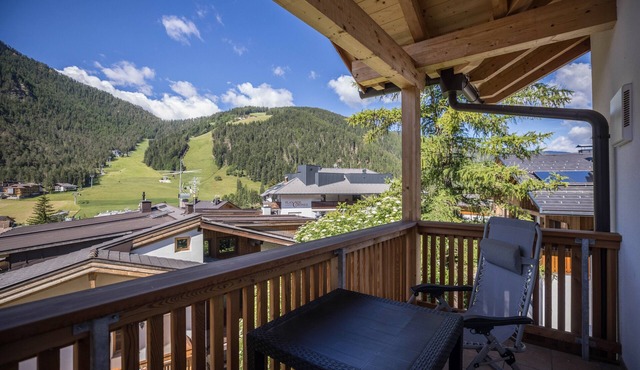 Holiday Apartment "Ot Residenz Bun Sté" with Mountain View, Sauna & Balcony in San Vigilio di Marebbe