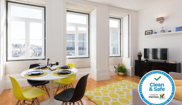 Host Wise - Colorful Stunning Sunlit Flat