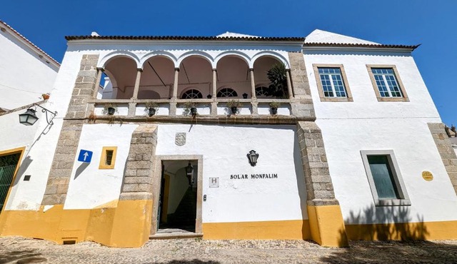 Hotel Solar de Monfalim in Evora