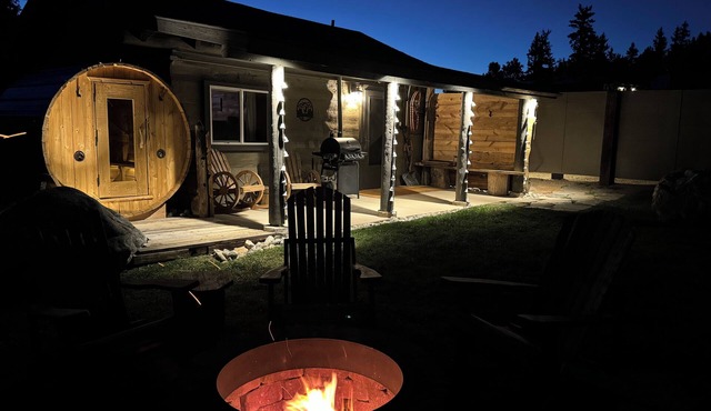 Iconic Colorado Experience/Getaway: Hot Tub, Sauna & Mountain View, 43 acres in Divide